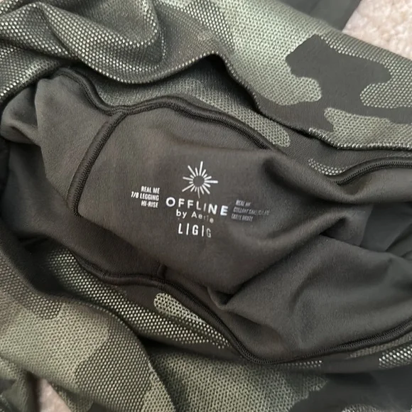 Aerie OFFLINE Real Me High Waisted Green Gold Camo Legging - Picture 4 of 4